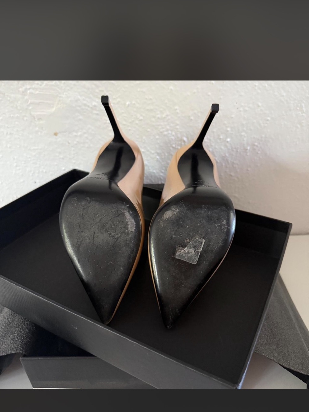 Saint Laurent Nude Patent Leather Pointed Toe Pumps - Picture 4 of 7